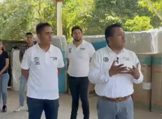 “Entrega Enrique Alonso enseres domésticos a familias afectadas por la creciente del río Nexpa en Tlaquiltenango”