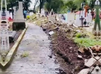 EL REGIDOR DE CUERNAVACA, SALVADOR AGUILAR REA, EVALÚA CONDICIONES DE LOS PANTEONES.