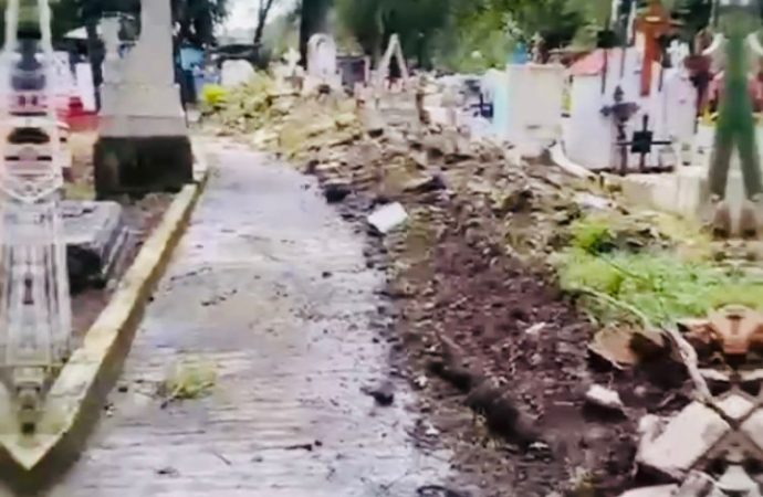 EL REGIDOR DE CUERNAVACA, SALVADOR AGUILAR REA, EVALÚA CONDICIONES DE LOS PANTEONES.