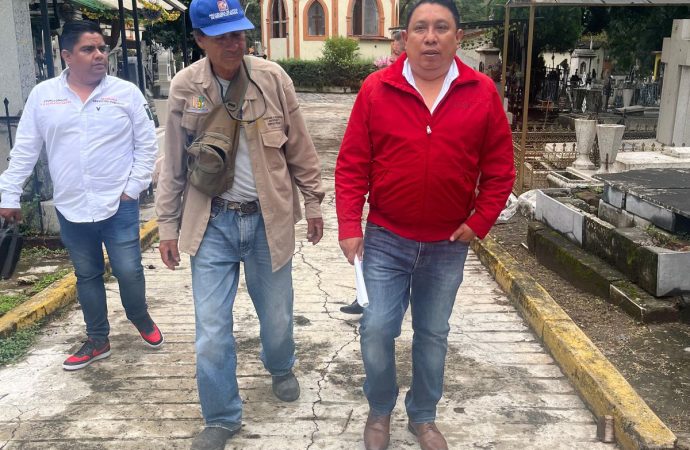 JORNADAS DE LIMPIEZA TOTAL EN PANTEONES DE CUERNAVACA: REGIDOR SALVADOR AGUILAR REA.