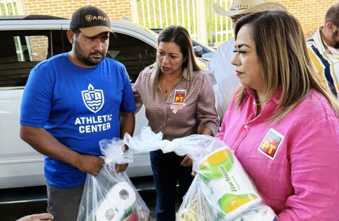 ENTREGA TANIA VALENTINA APOYO SOLIDARIO A DAMNIFICADOS DE AMACUZAC