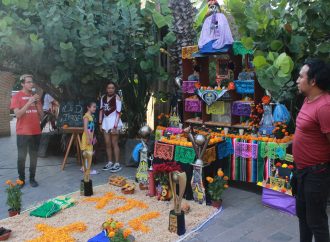 Realizan exposición de altares en la arcada municipal como parte del Festival “Almas de Luz Jojutla 2025”
