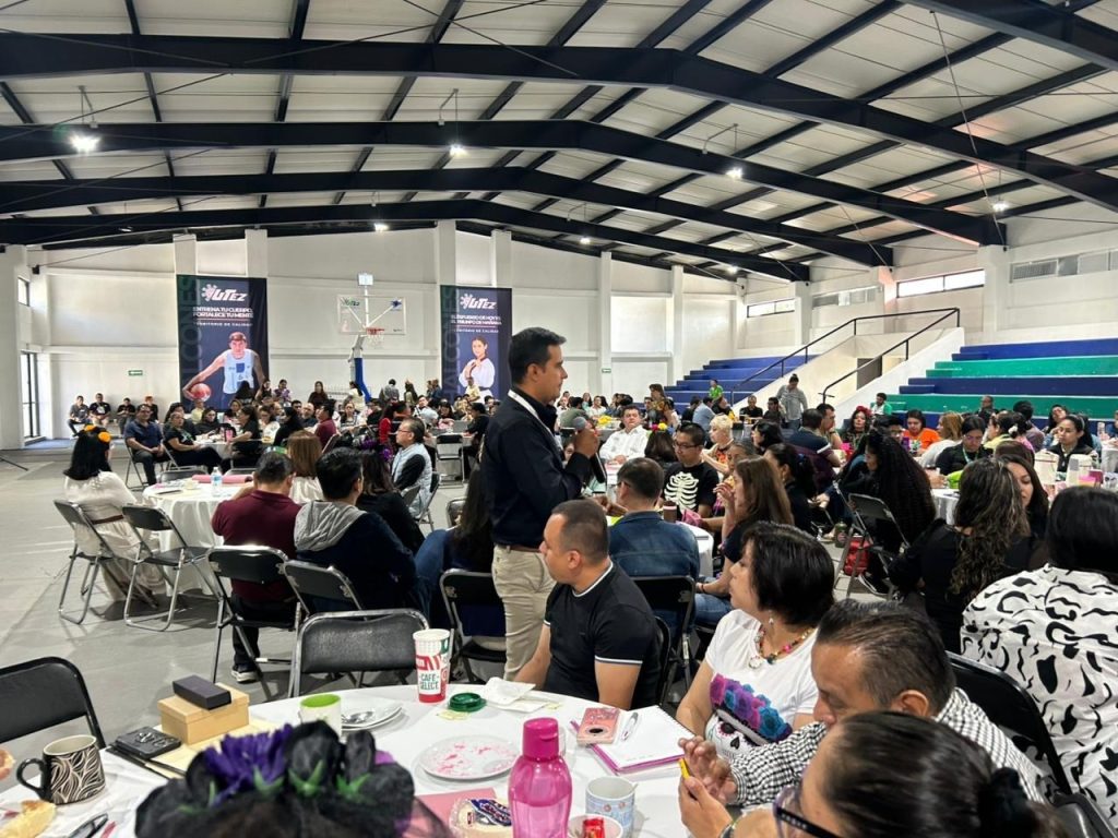 La imagen actual no tiene texto alternativo. El nombre del archivo es: PHOTO-2025-11-03-09-13-24.jpg