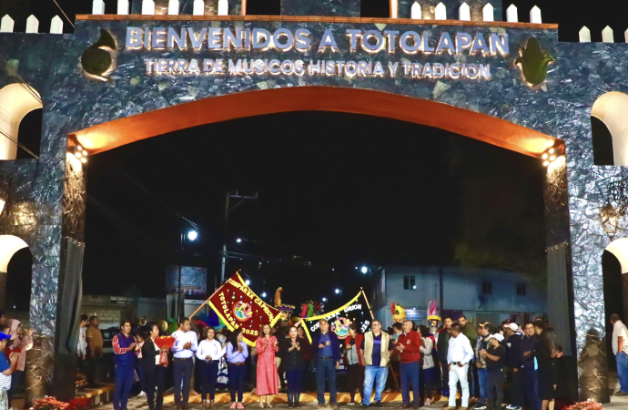 GESTIONA TANIA VALENTINA ARCO DE BIENVENIDA DE TOTOLAPAN