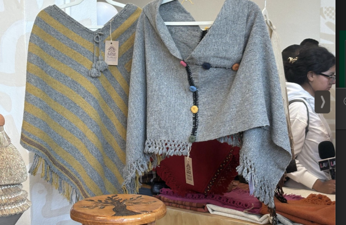 Inauguran la Gobernadora, Margarita González Saravia y la presidenta de Tetecala Rosbelia Benítez Bello, la tienda “Tlalli” en Cuernavaca.