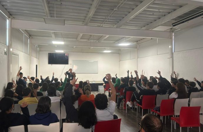 Fotonota 040 Personal del Tribunal Unitario de Justicia Penal para Adolescentes realiza acciones preventivas en escuelas de Ayala