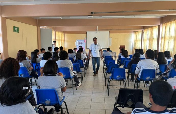 TUJPA imparte conferencias sobre cultura de la legalidad en preparatoria de la UAEM en Cuautla