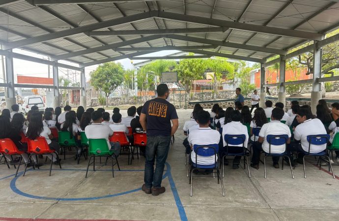 TUJPA LLEVA JORNADA DE PREVENCIÓN A ESTUDIANTES DE MIACATLÁN
