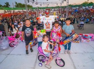 FESTEJO EN GRANDE: CELEBRA “CHALO” FLORES A NIÑAS Y NIÑOS DE XOCHITEPEC