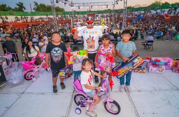 FESTEJO EN GRANDE: CELEBRA “CHALO” FLORES A NIÑAS Y NIÑOS DE XOCHITEPEC