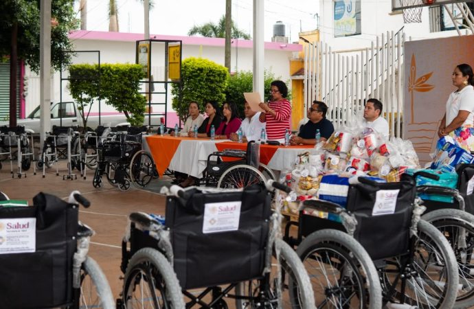 DIF DE AXOCHIAPAN Y MARCO CUATE LLEVAN A CABO ENTREGA DE APOYOS FUNCIONALES
