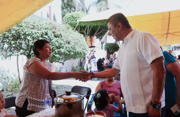 RATIFICAN FAMILIAS DE TEOPANZOLCO CERCANÍA CON JAVIER BOLAÑOS DURANTE FIESTAS PATRONALES