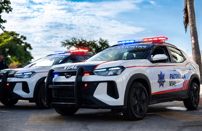 FORTALECE AXOCHIAPAN SU ESTRATEGIA DE SEGURIDAD CON LA ENTREGA DE NUEVAS PATRULLAS