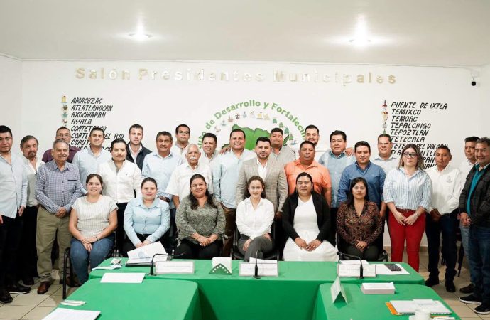 Durante la sesión ordinaria de la Junta de Gobierno del Instituto de Desarrollo y Fortalecimiento Municipal del Estado de Morelos Idefomm Morelos la alcaldesa de Puente de Ixtla, Claudia Mazari Torres, fue electa por unanimidad para presidir los trabajos de este órgano colegiado.